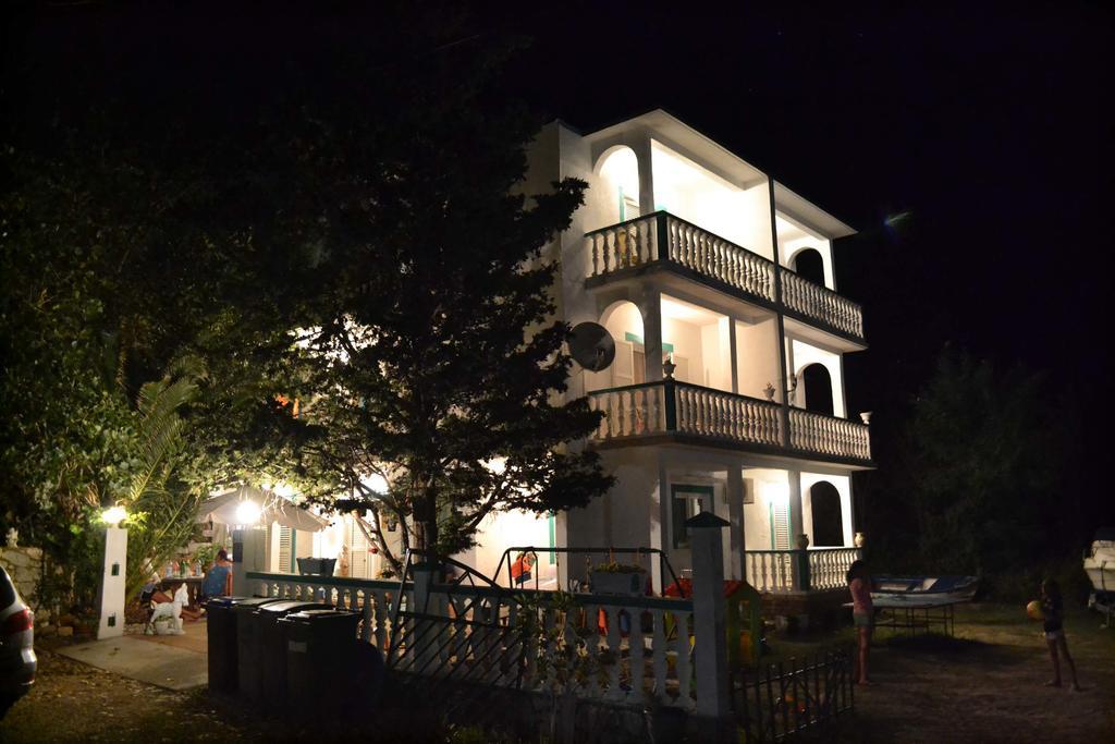 Apartmani Jenny I Tania โลปาร์ ภายนอก รูปภาพ