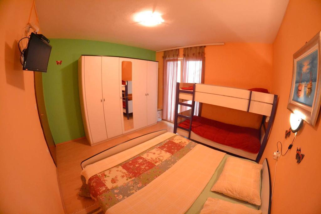 Apartmani Jenny I Tania โลปาร์ ภายนอก รูปภาพ