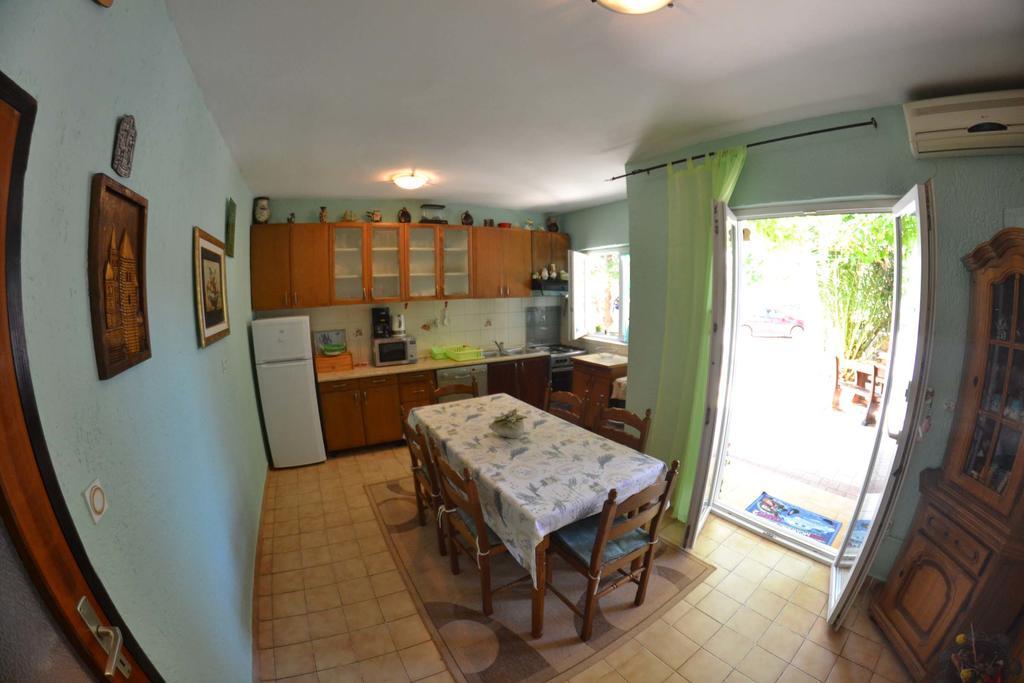 Apartmani Jenny I Tania โลปาร์ ภายนอก รูปภาพ