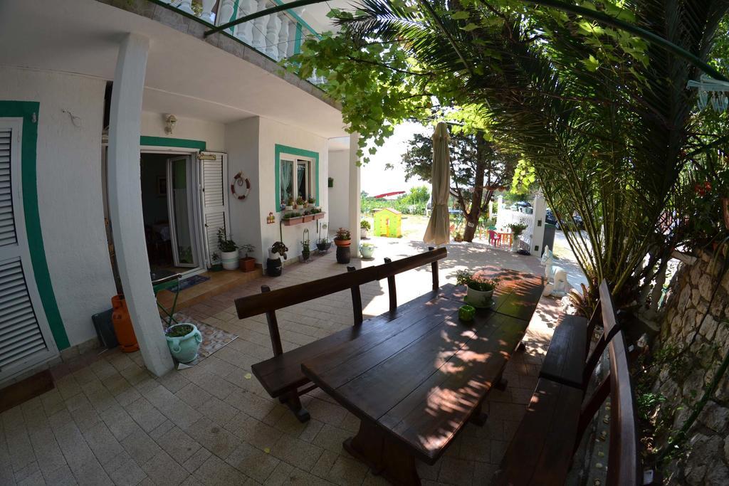 Apartmani Jenny I Tania โลปาร์ ภายนอก รูปภาพ