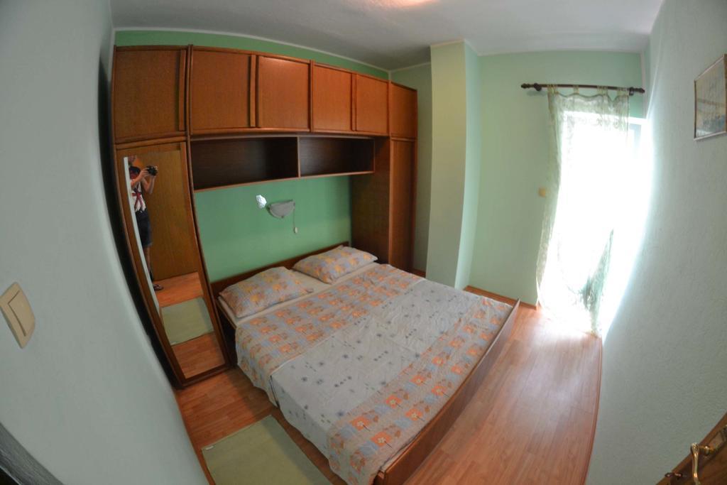 Apartmani Jenny I Tania โลปาร์ ภายนอก รูปภาพ