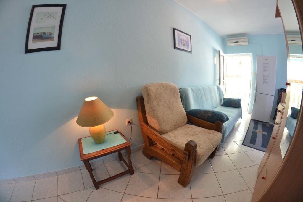 Apartmani Jenny I Tania โลปาร์ ภายนอก รูปภาพ