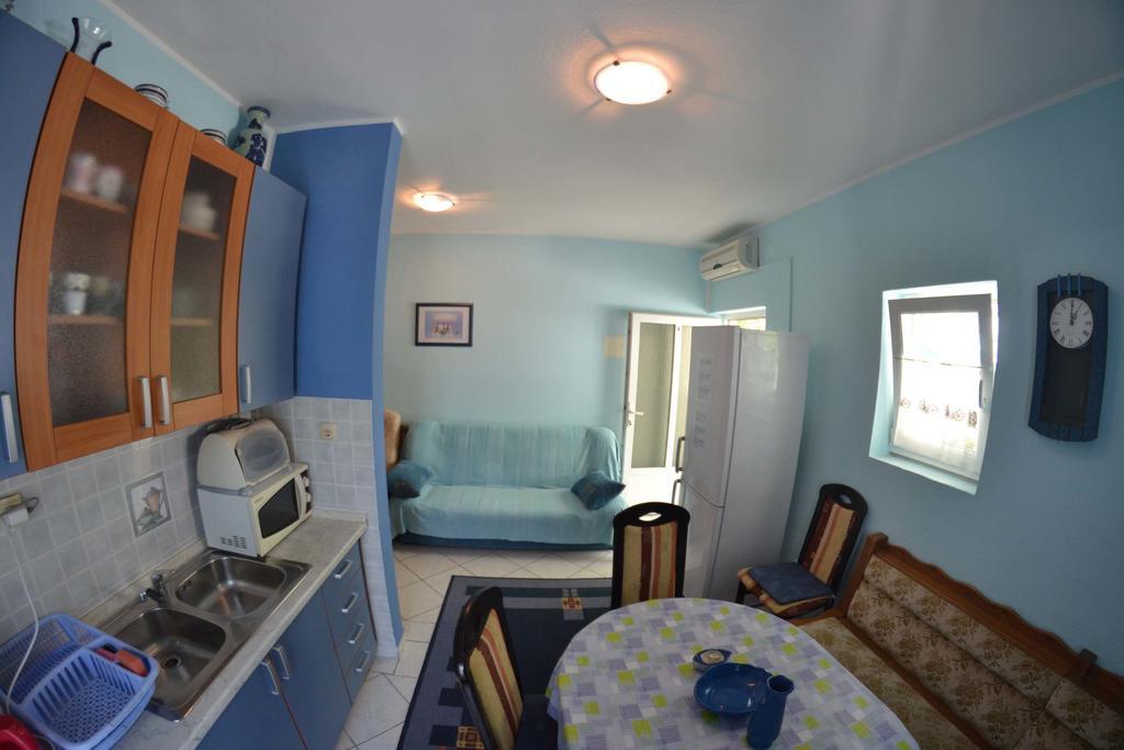 Apartmani Jenny I Tania โลปาร์ ภายนอก รูปภาพ