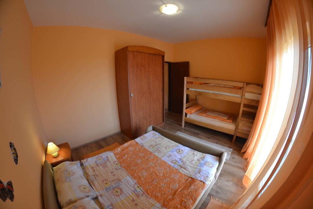 Apartmani Jenny I Tania โลปาร์ ภายนอก รูปภาพ