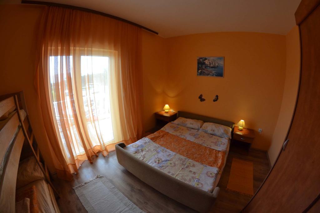 Apartmani Jenny I Tania โลปาร์ ภายนอก รูปภาพ