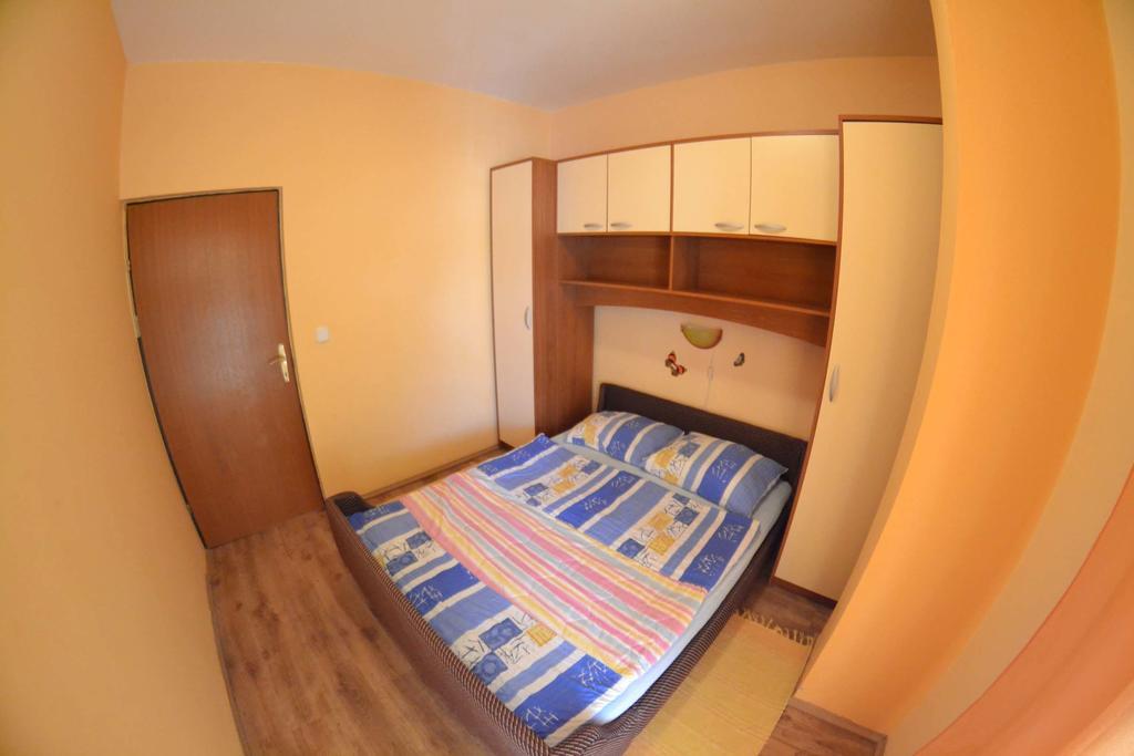 Apartmani Jenny I Tania โลปาร์ ภายนอก รูปภาพ