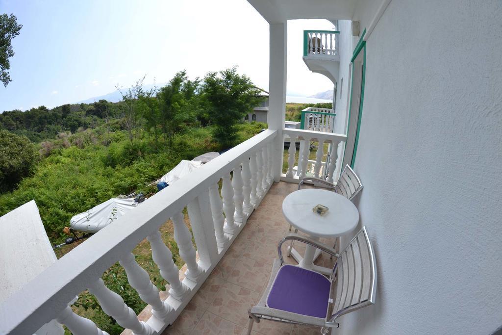 Apartmani Jenny I Tania โลปาร์ ภายนอก รูปภาพ