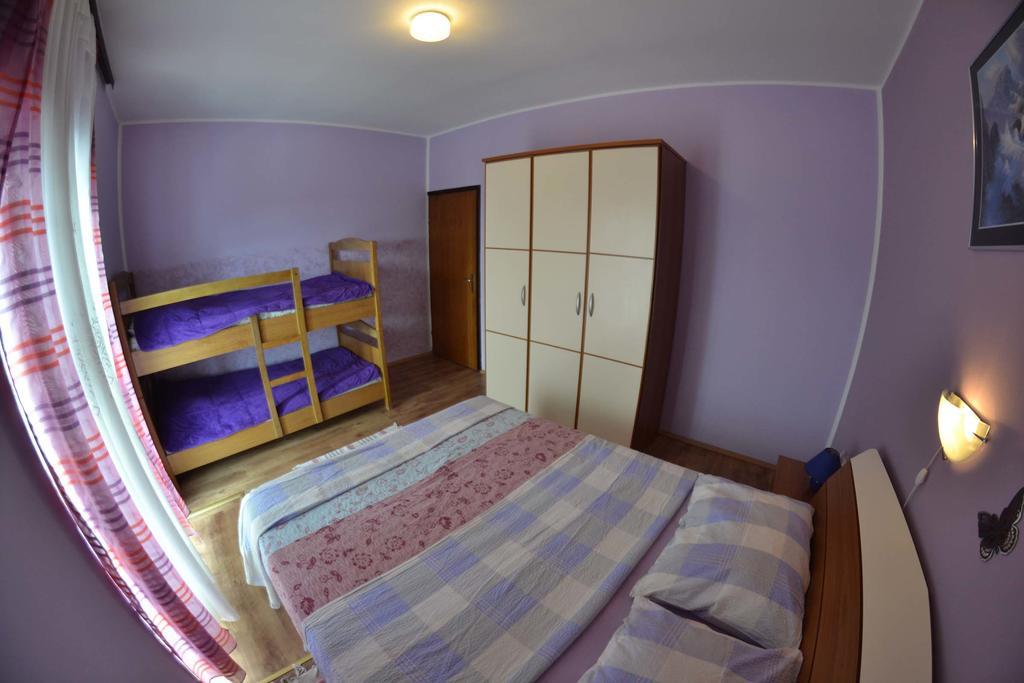 Apartmani Jenny I Tania โลปาร์ ภายนอก รูปภาพ