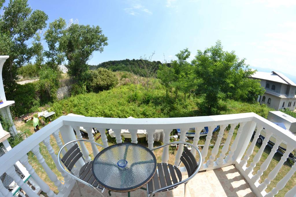 Apartmani Jenny I Tania โลปาร์ ภายนอก รูปภาพ