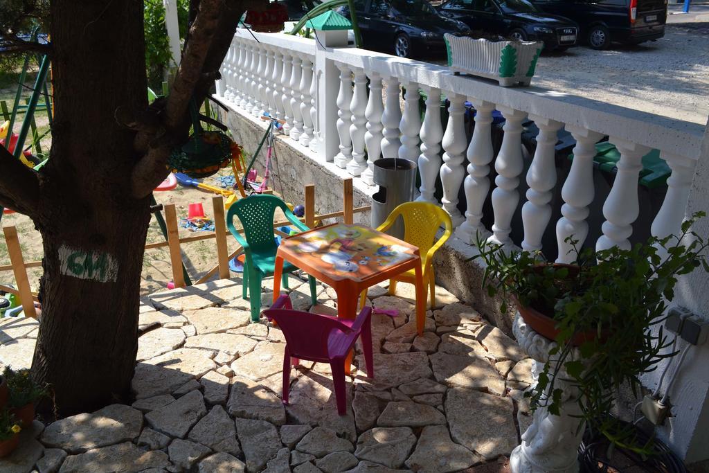 Apartmani Jenny I Tania โลปาร์ ภายนอก รูปภาพ